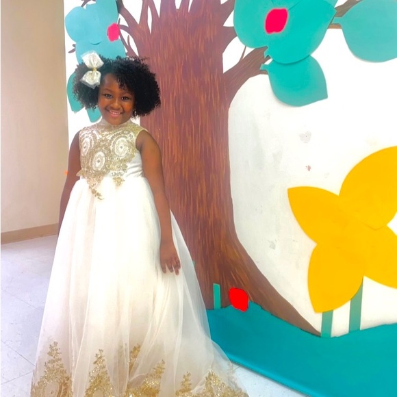 Meet your Posher, Mika - Picture 3 of 6